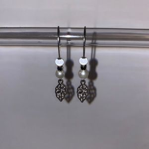 SILVER FEATHER EARRINGS